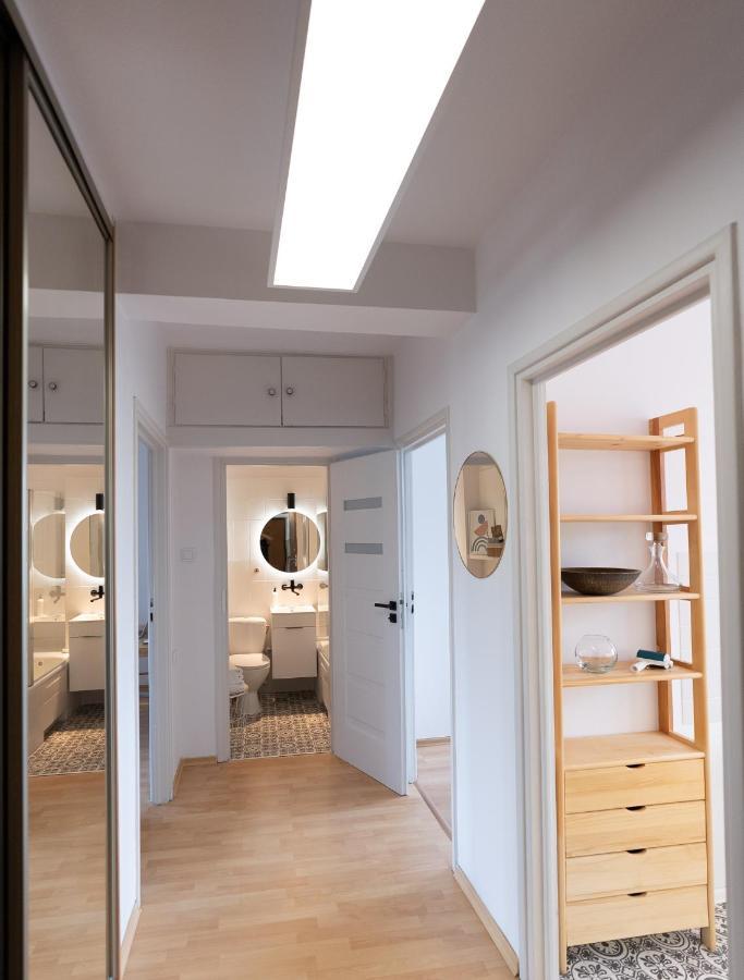Апартаменти Spacious, Quiet And Bright Apartment, Close Center, Parking, Air-conditioned *