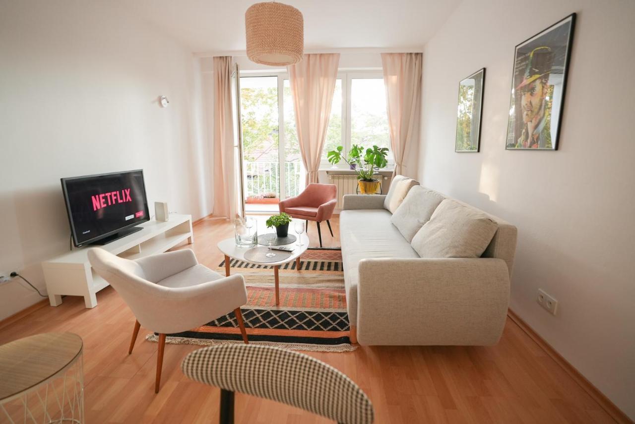 Апартаменти Spacious, Quiet And Bright Apartment, Close Center, Parking, Air-conditioned *
